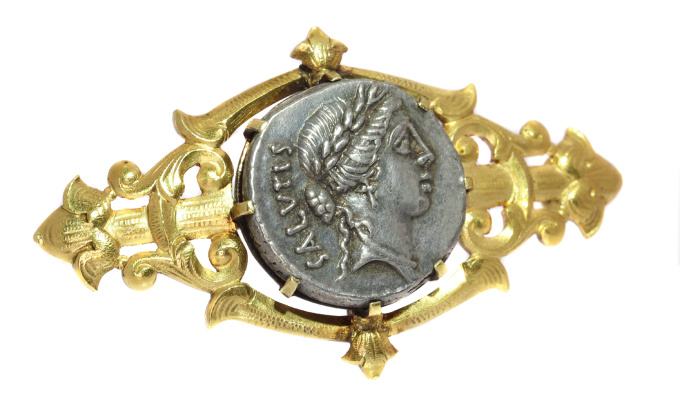 Antique silver Roman coin mounted in antique Victorian brooch by Artista Desconhecido