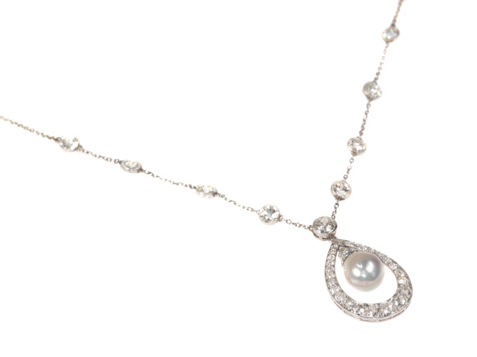 Platinum Art Deco diamond necklace with natural drop pearl of 7 crts by Unbekannter Künstler