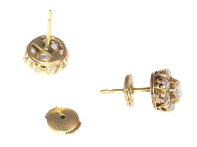 Antique Victorian 18K gold earstuds with 18 rose cut diamonds by Artista Sconosciuto
