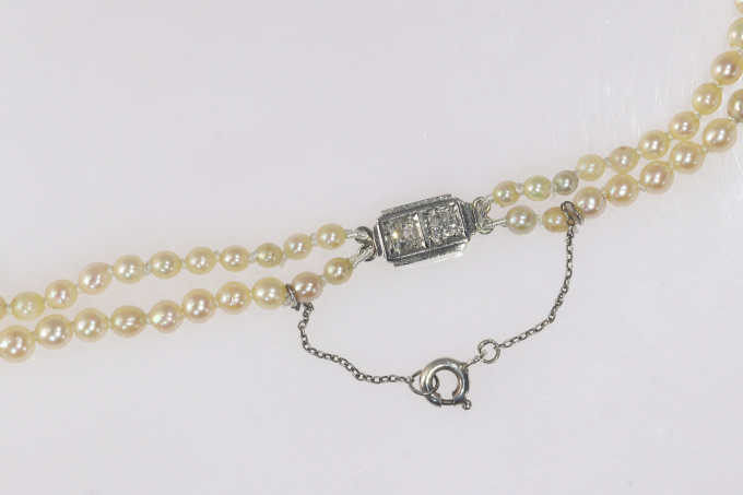 French vintage double strand pearl necklace with diamond closure by Artista Desconocido