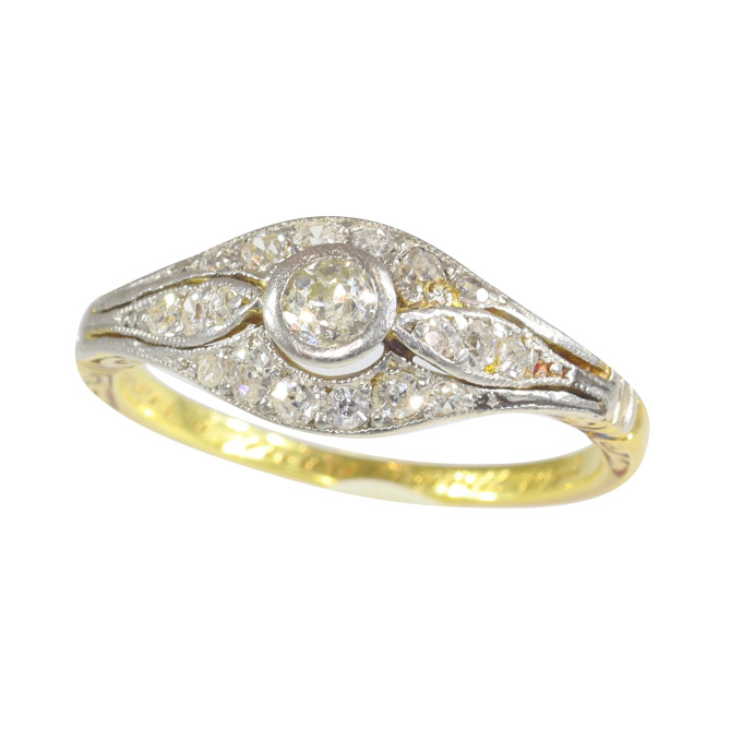 Vintage Art Deco diamond engagement ring by Artista Desconocido