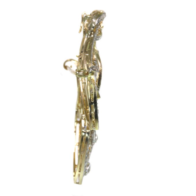 Strong design Art Nouveau diamond pendant that can be worn as a brooch too by Artista Desconhecido
