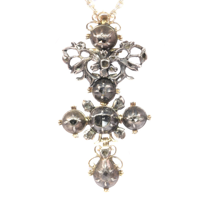 High quality Baroque diamond cross by Artista Desconocido